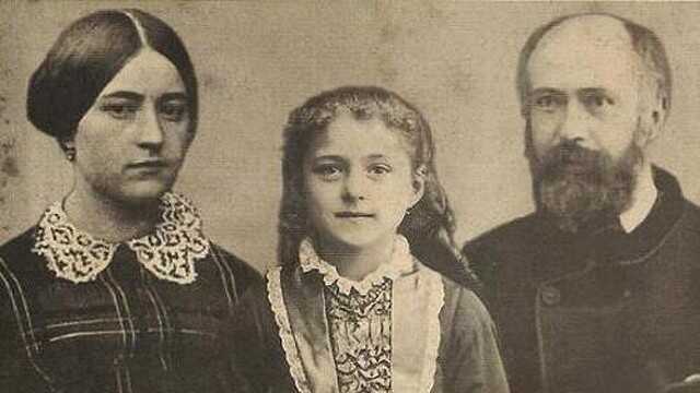 Bishop Donal welcomes the Relics of Sts Thérèse, Zélie and Louis Martin to St Eugene's Cathedral